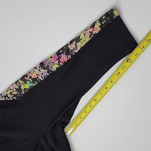 NWT Lululemon High-Rise Paddle  Crop Length Black Blossom Pink Multi Size 6 - Picture 16 of 16